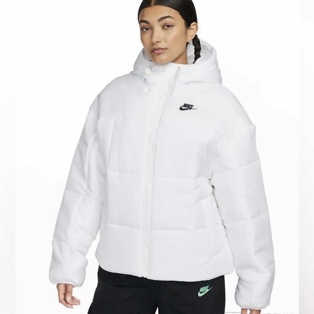 Nike Women’s Sportwear Therma-Fit Puffer White Jacket  Loose Fit New